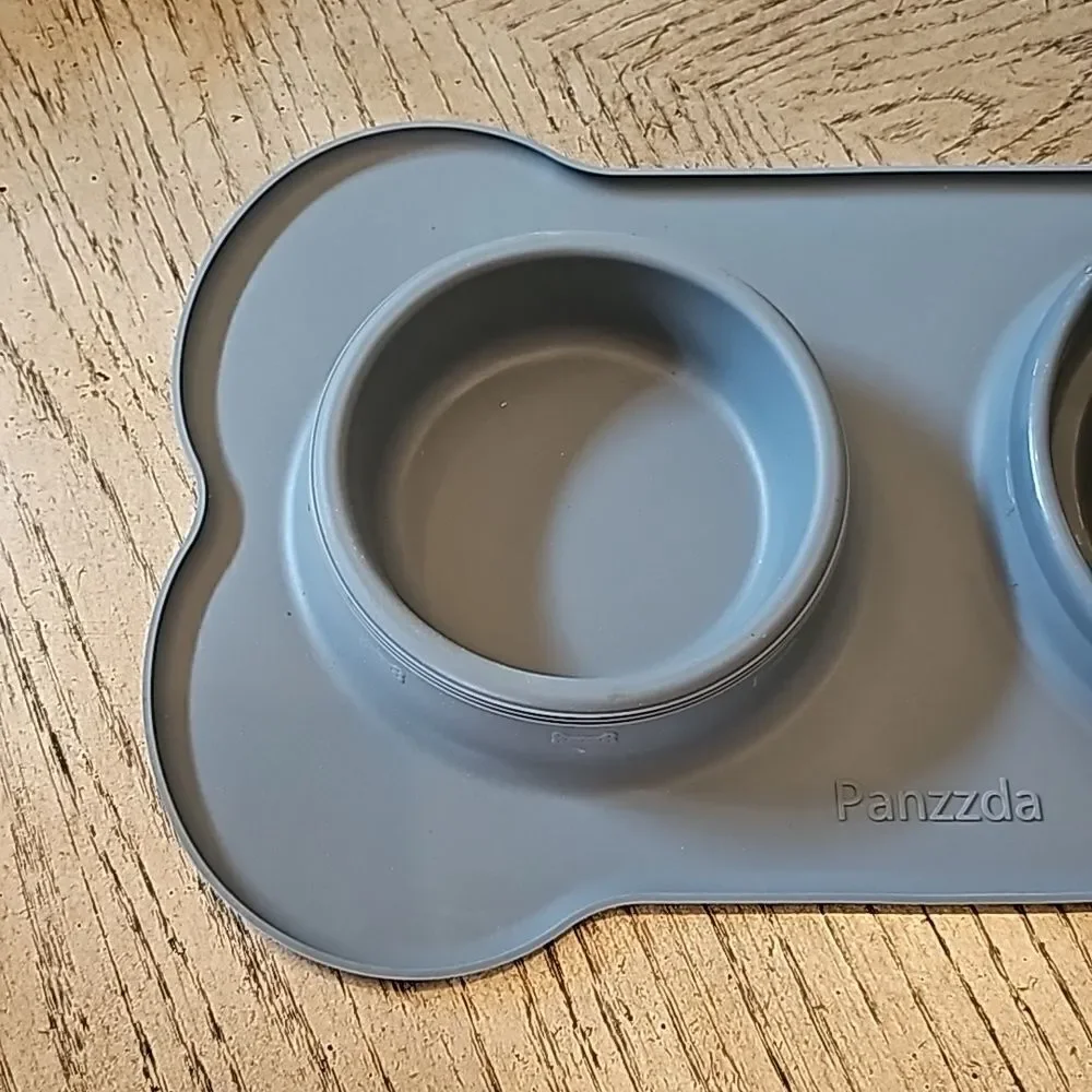 Silicone slow feeder mat and bowl for dogs